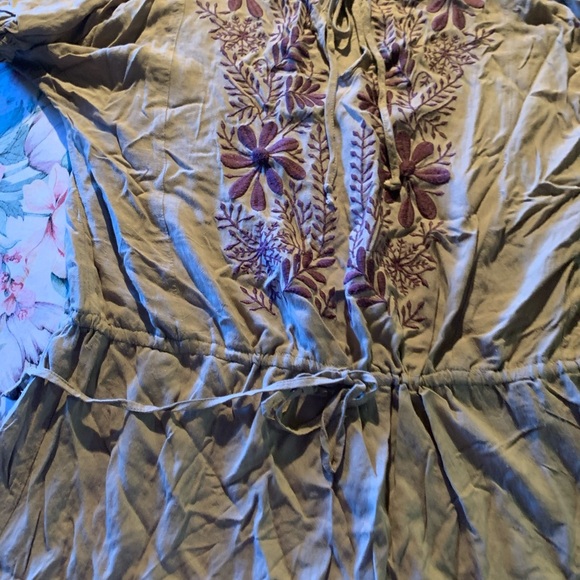 Album Women’s Grey Top Size Medium Short Seeve - Picture 2 of 10